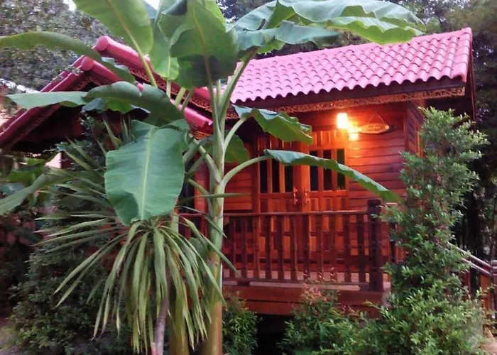 รีสอร์ท Baanrimnam Banpong