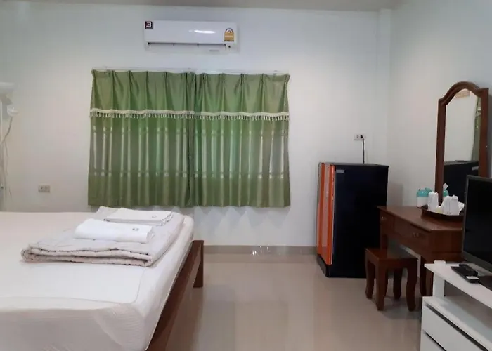 รีสอร์ท Baanrimnam Banpong